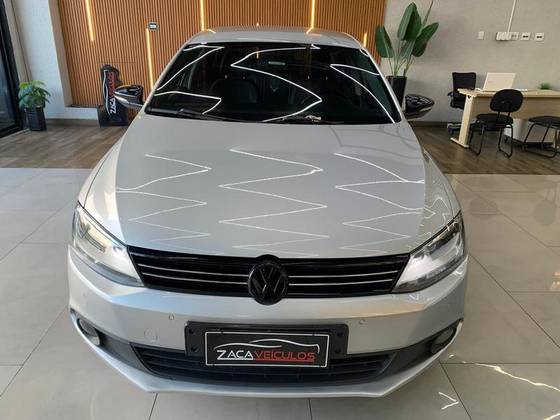 VOLKSWAGEN JETTA 2.0 COMFORTLINE FLEX 4P MANUAL